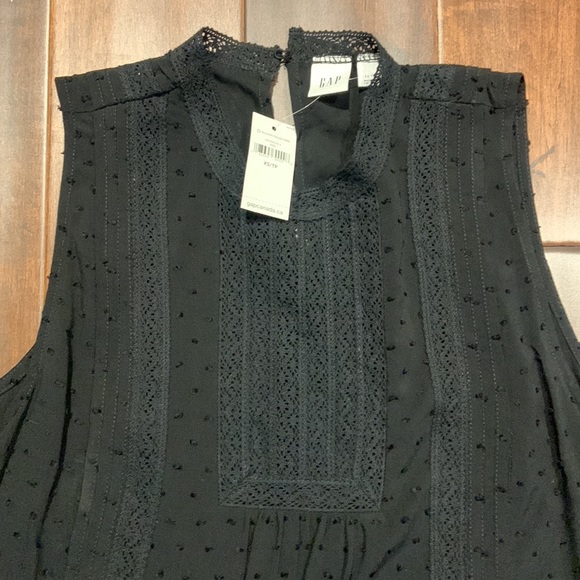 GAP. black sleeveless blouse. Size XS - Picture 2 of 4